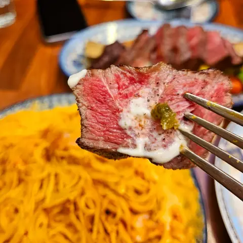Juicy steak slice with wasabi and cream sauce from the Ikseon Chwihyang menu