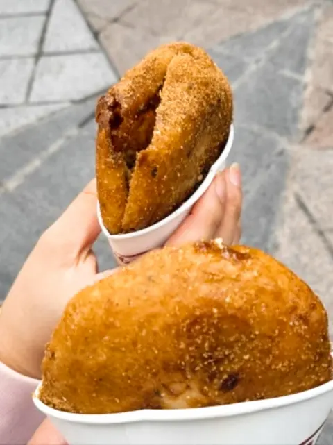 3-gukje-market-hotteok-busan-street-food Hotteok filled with seeds and sugar in Gukje Market