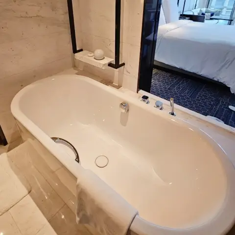 Four Seasons Seoul Premier Room bathtub with view into bedroom