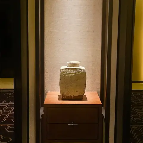 Four Seasons Seoul Review corridor art and ceramic display