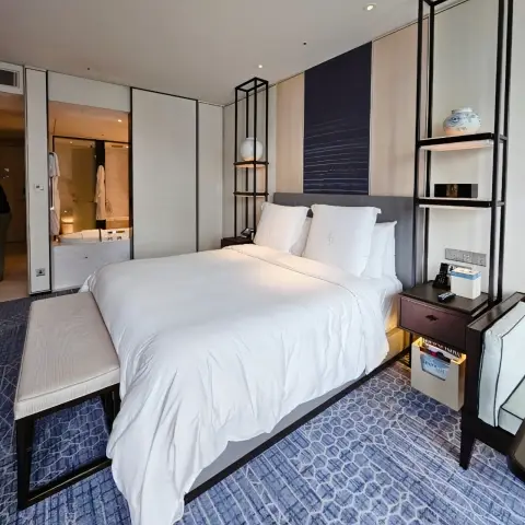 Four Seasons Seoul Review Premier Room with bed and seating