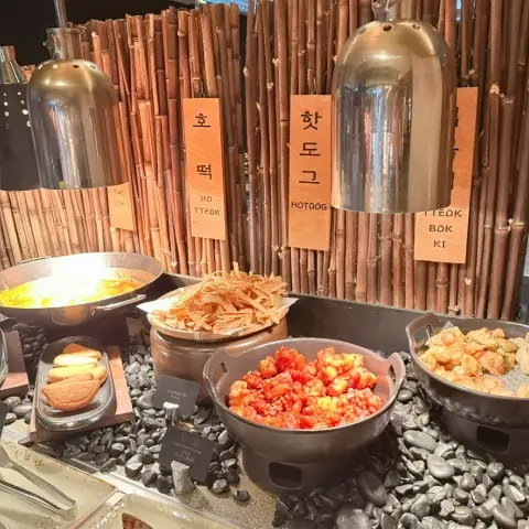 Four Seasons Seoul Korean street food buffet corner