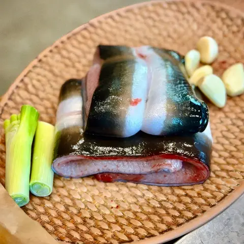 Raw eel prepared with garlic and green onion at Ilpyeon Jangeo Hongdae