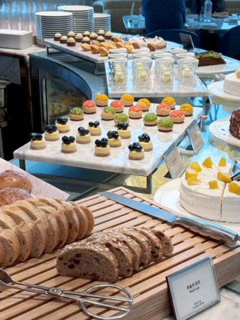 Grand Josun Busan dessert buffet with blueberry tarts and fresh bread