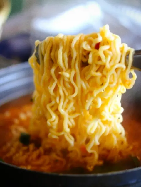Steaming ramen bowl at a Cheongsapo restaurant