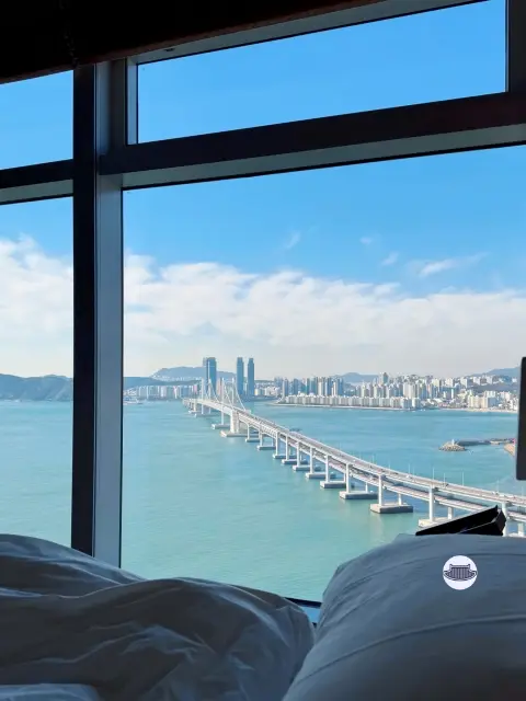 park-hyatt-busan-gwangan-view-from-bed.webp Park Hyatt Busan ocean view room with Gwangan Bridge seen from bed