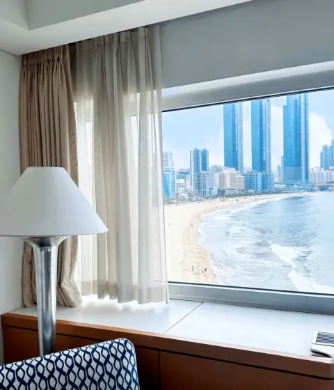 westin-josun-busan-room-window-view.webp Window view from Westin Josun Busan room with Haeundae skyline