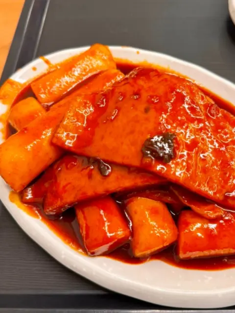 Spicy tteokbokki dish with fish cake