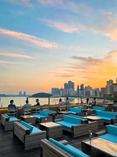 Rooftop sunset crowd at Haeundae bar Oase