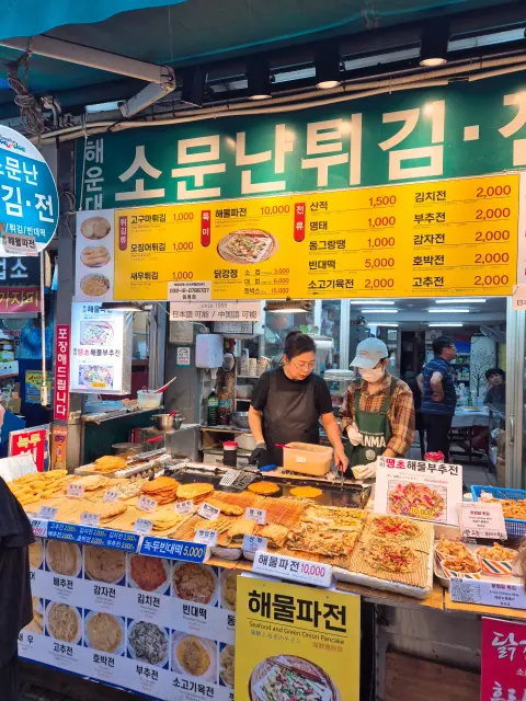 Haeundae Traditional Market fried food stall full view