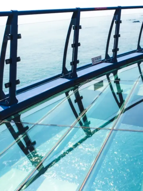Cheongsapo Daritdol Observatory’s glass floor walkway