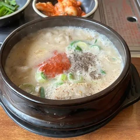 Boseong Hoegwan’s clean white broth sundae gukbap served hot