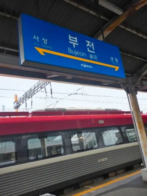 Bujeon Station platform for regional train to Gyeongju