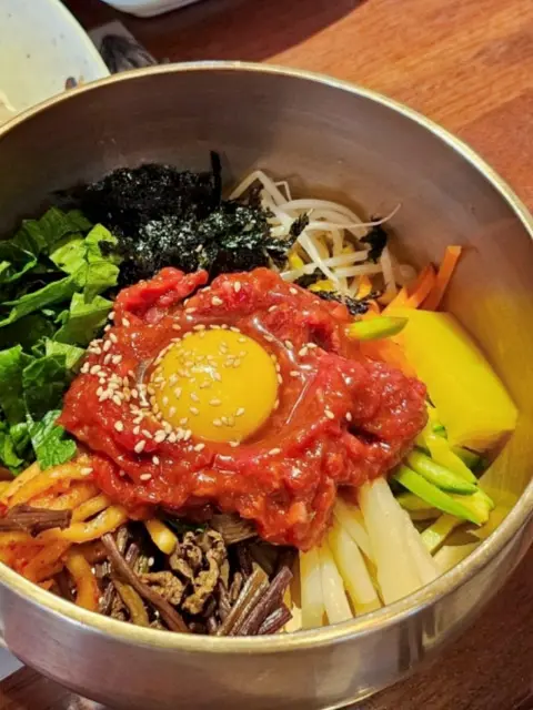 Jeonju bibimbap with yukhoe topping during a Jeonju day trip