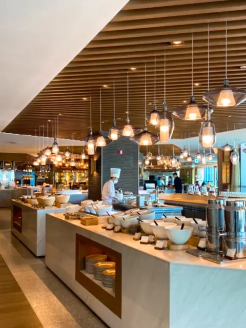 Breakfast buffet at The View restaurant in Signiel Busan