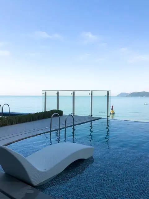 Infinity outdoor pool with sea view at Signiel Busan