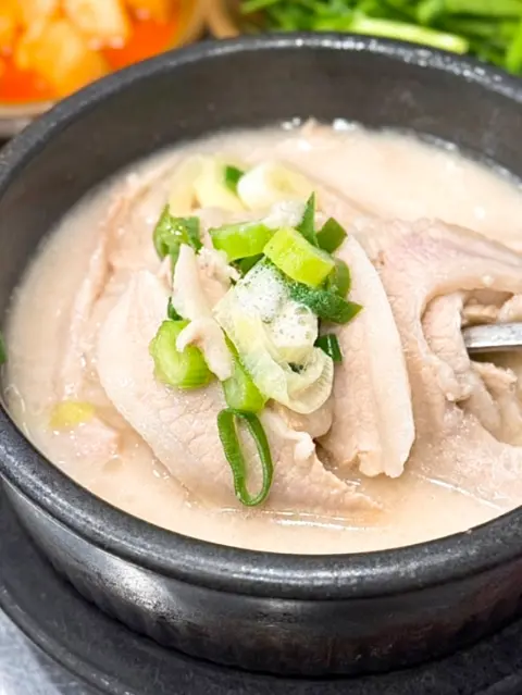 Pork and scallion topped gukbap at Subyeon Choego Dwaeji Gukbap