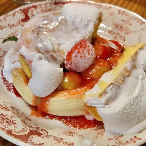 DongBaek Bakery’s strawberry soufflé pancake with a burst of cream and fruits