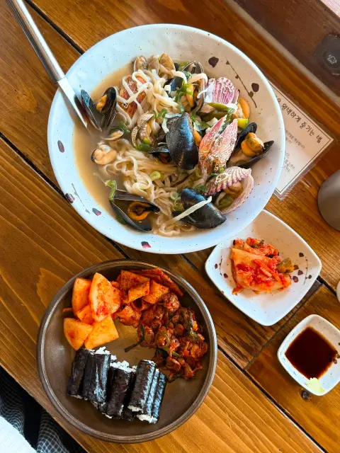 Seafood kalguksu and chungmu gimbap set meal at Nasari Sigdang