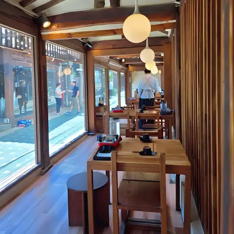 Wooden hallway seating with a view of Oncheonjip’s courtyard