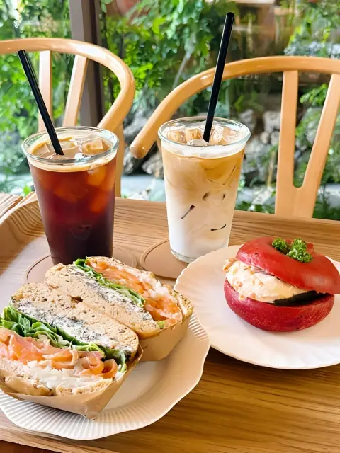 onjisim cafe bagel sandwich and iced drinks on wooden table