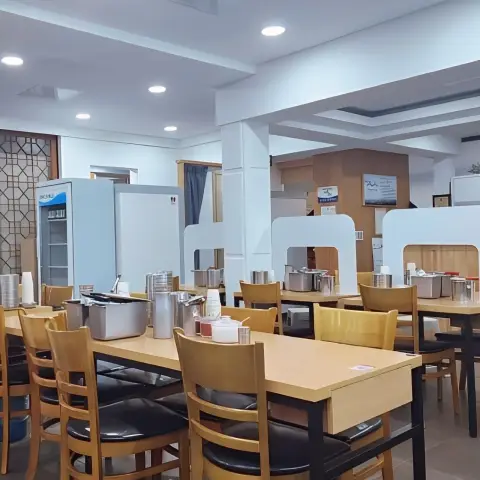 Dining room with wooden tables and partitions