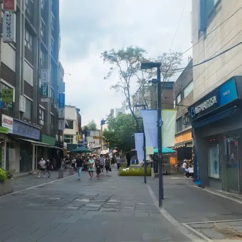 Insadong street view near Gangnam Myeonok entrance