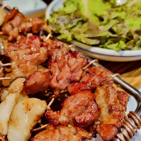 Perfectly grilled pork served with lettuce and sides