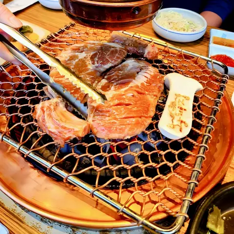 Marinated pork ribs grilling at Wangbijib Myeongdong
