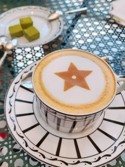 Signature latte at Dior Cafe Seoul with star art on foam